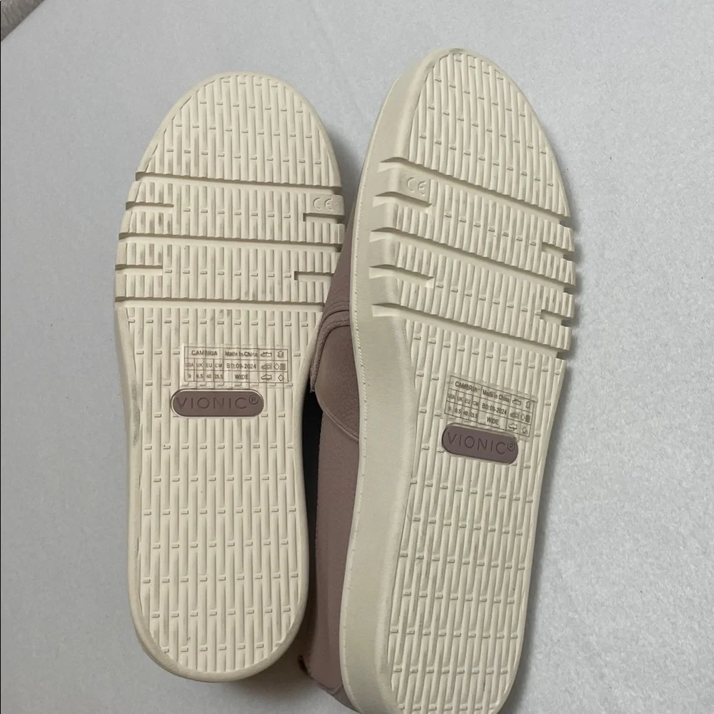 Vionic Cambria Slip On Sneakers in Magnolia Dusk